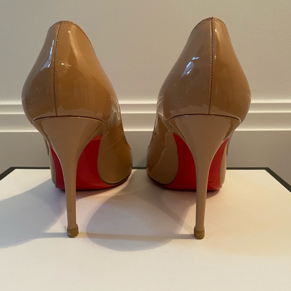 Size 37.5 Louboutin Nude Patent Leather Pumps